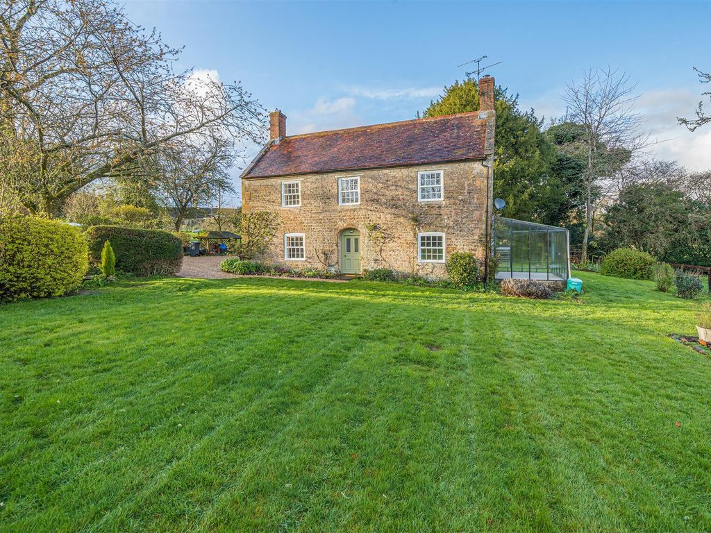 3 bed detached house to rent in Pear Ash Lane, Pen Selwood, Wincanton