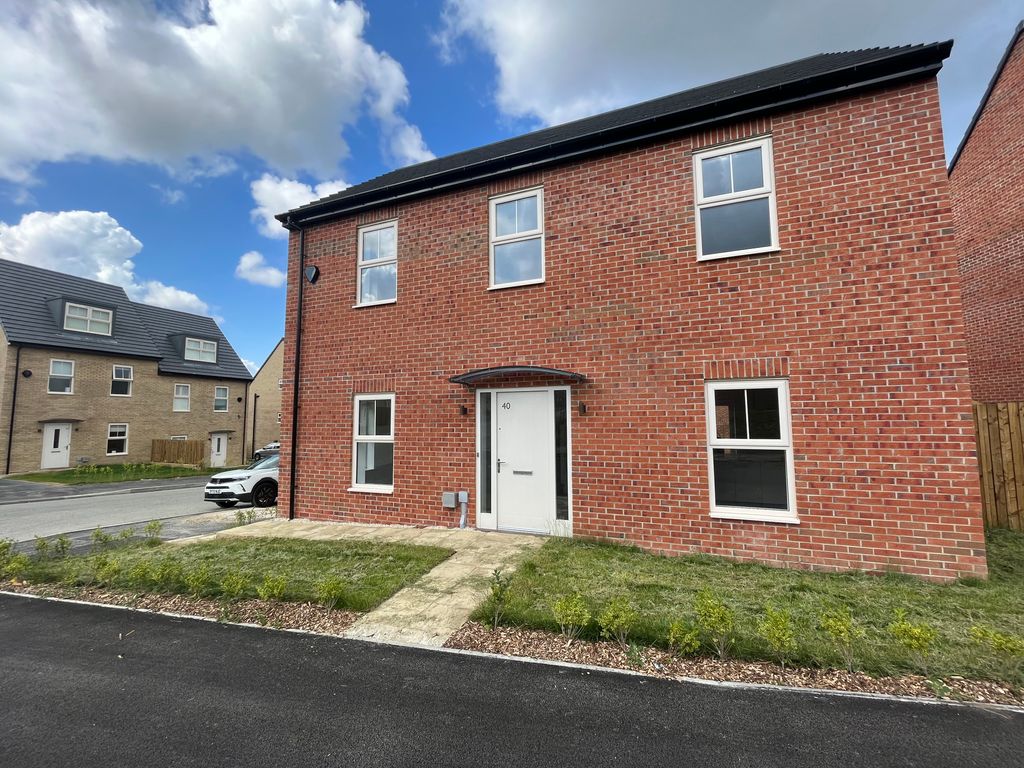 4 bed property to rent in Roche Avenue, Leeds LS14 Zoopla