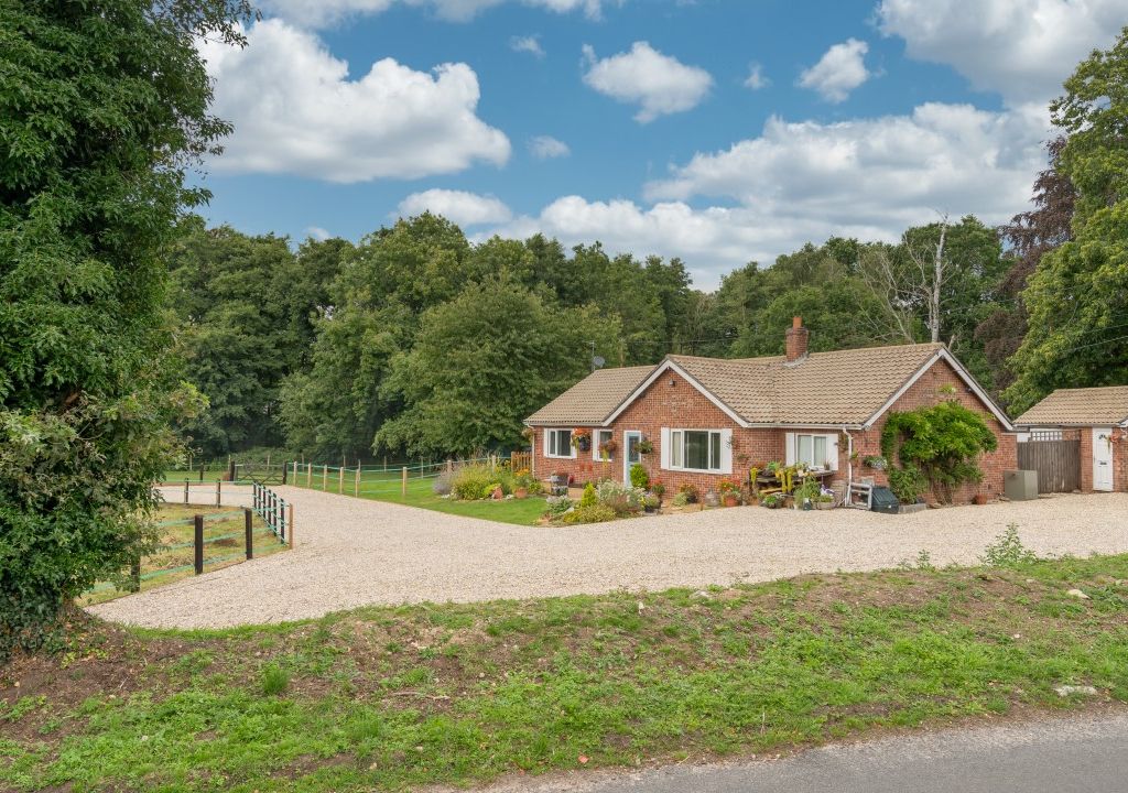 3 bed detached bungalow for sale in Lady Lane, Hainford, Norwich NR10