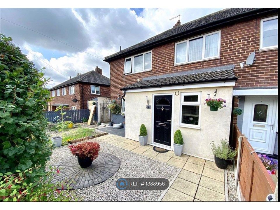 3 bed semidetached house to rent in Northway Crescent, Mirfield WF14
