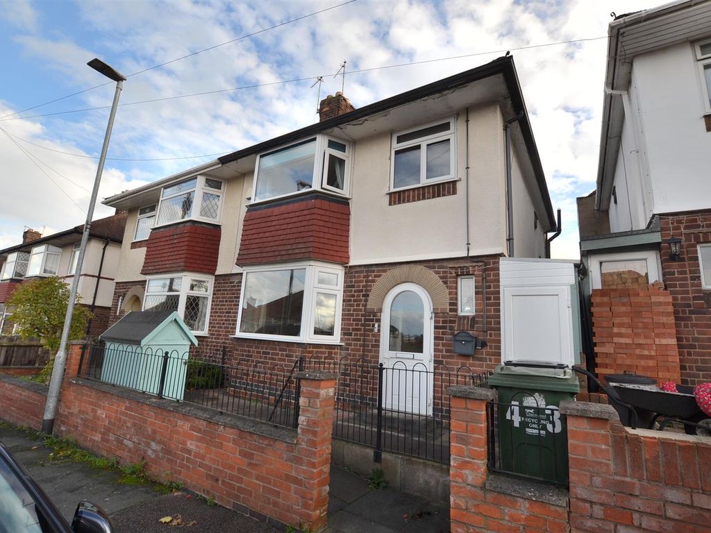 3 bed semidetached house for sale in Avenue Road, Sileby