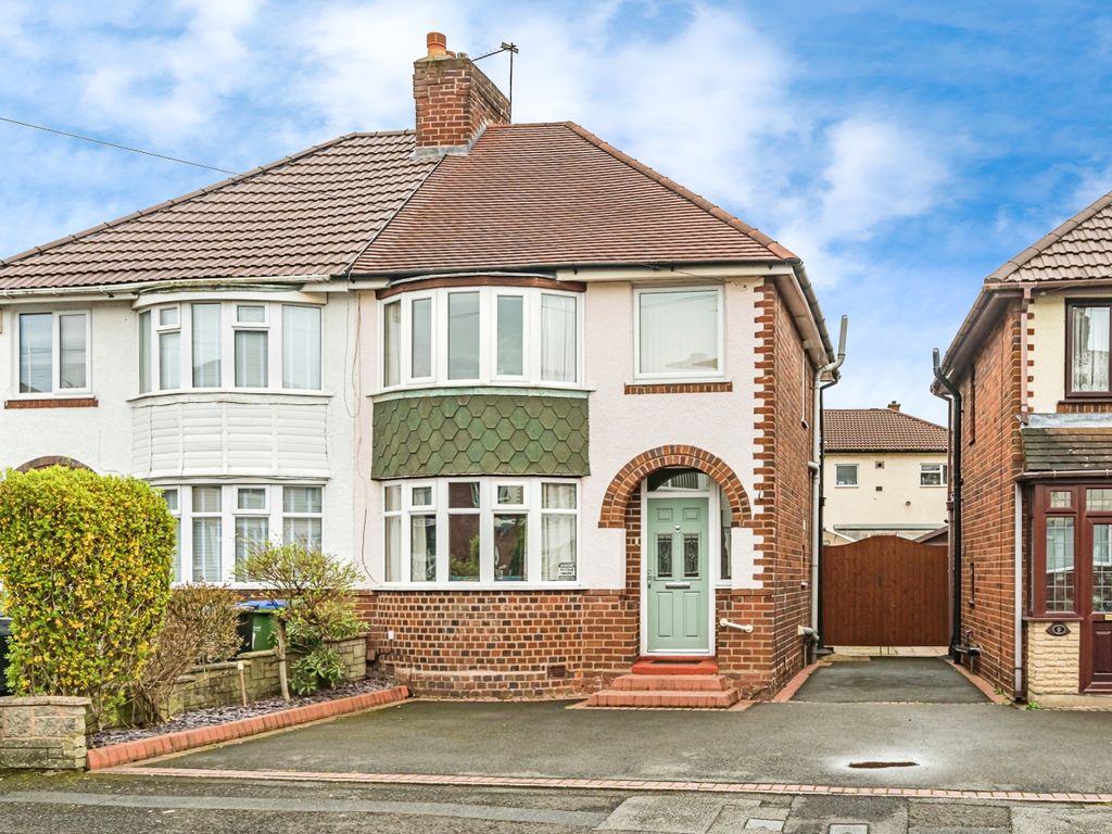 3 bed semidetached house for sale in Petersfield Drive, Rowley Regis