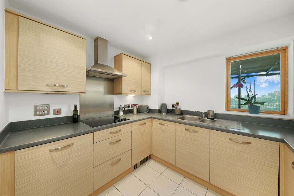 2 bed flat to rent in St. Pauls Way, London E3 Zoopla
