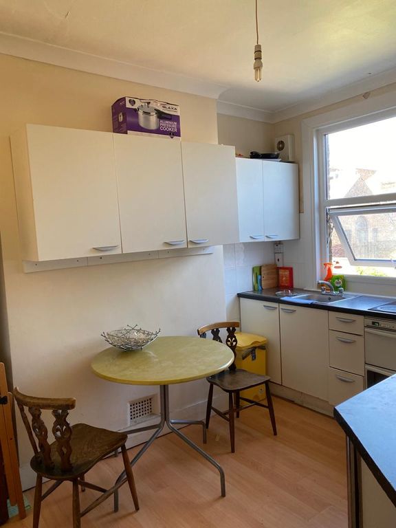 Room to rent in Dumont Road, London N16 Zoopla