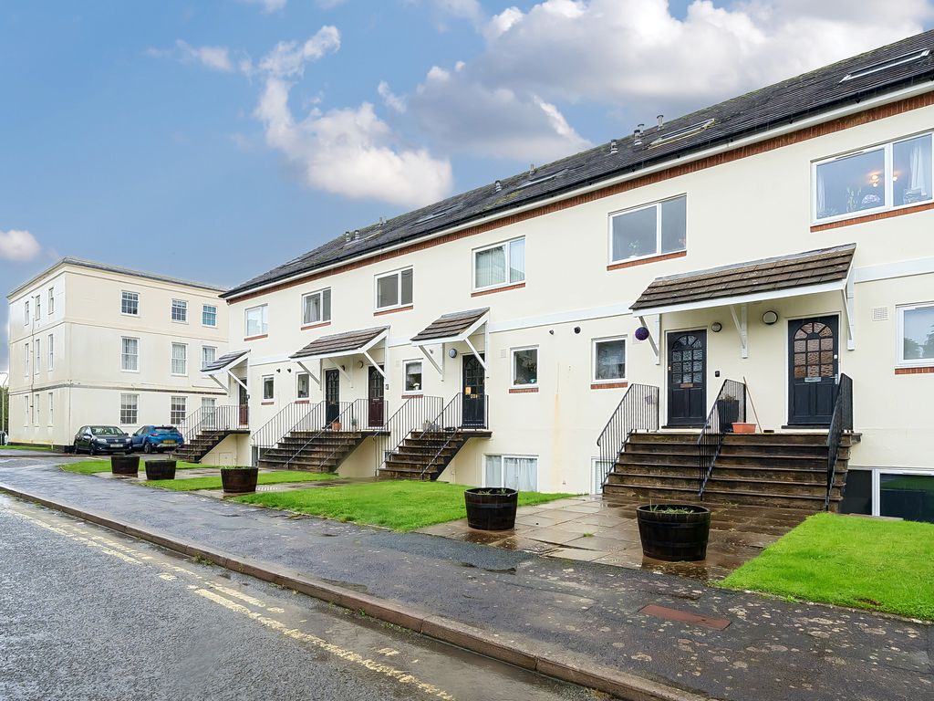 2 bed flat for sale in Cedar Court Road, Cheltenham, Gloucestershire