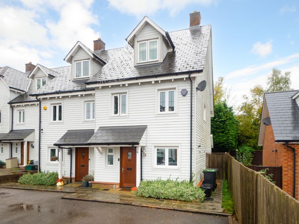 3 bed town house for sale in Ashleigh Gardens, Blue Bell Hill, Chatham