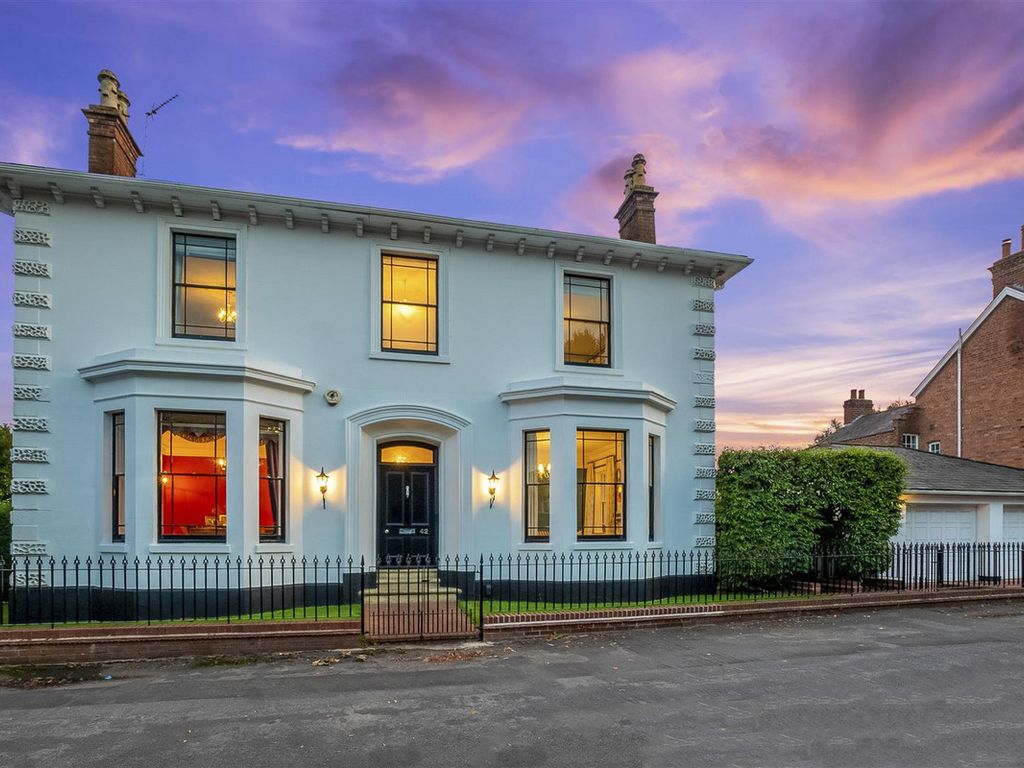 4 bed detached house for sale in Beauchamp Avenue, Leamington Spa