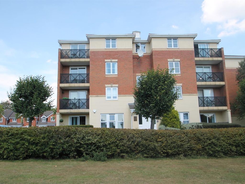 2 bed flat for sale in Cavalier Drive, Halesowen B63 Zoopla