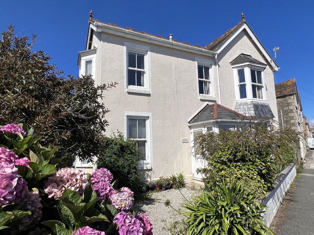 2 bed flat for sale in Bay View Terrace, Penzance TR18, £195,000 Zoopla