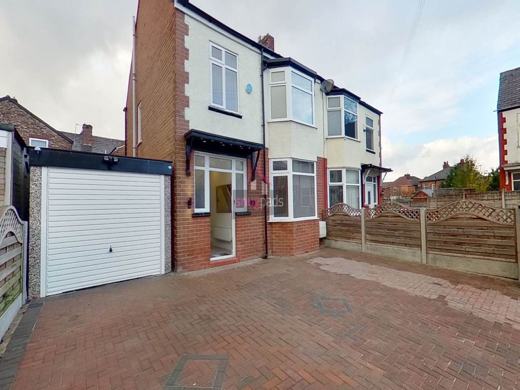 3 bed property to rent in Beech Grove, Salford M6, £1,300 pcm Zoopla