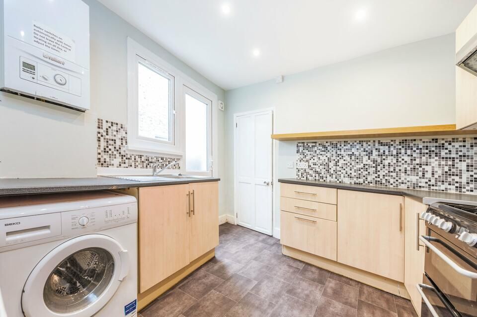 4 bed terraced house to rent in Moffat Road, London SW17 Zoopla