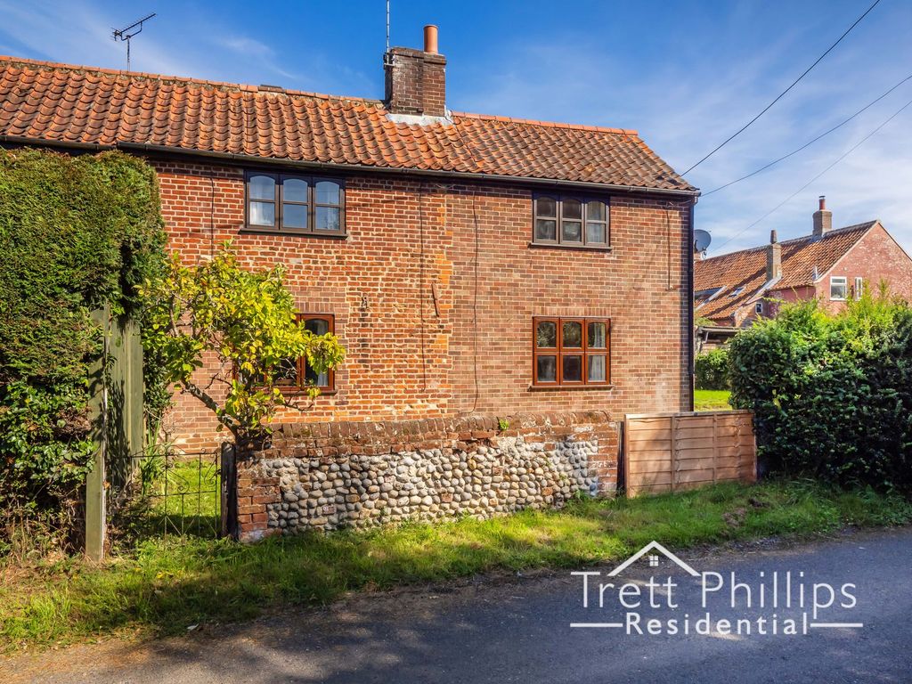 3 bed semidetached house to rent in Chapel Road, East Ruston NR12, £