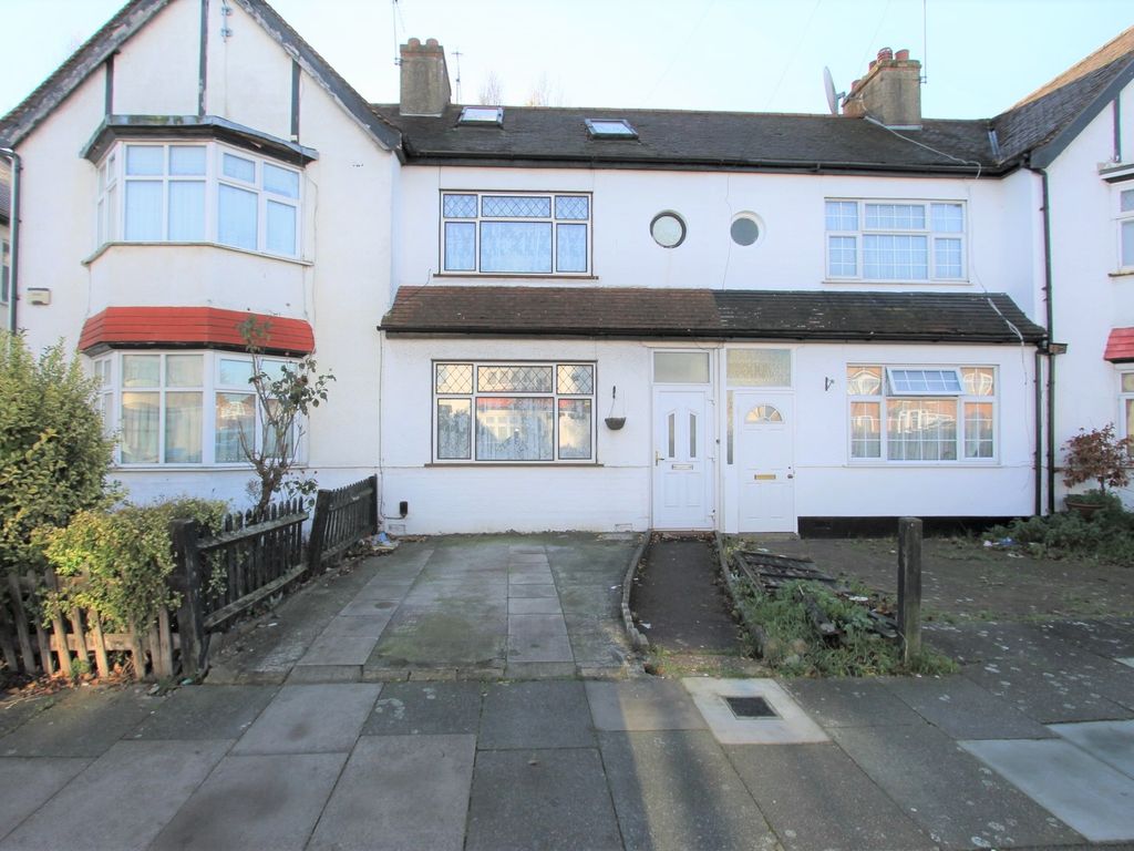 3 bed terraced house for sale in Amersham Avenue, London N18 Zoopla