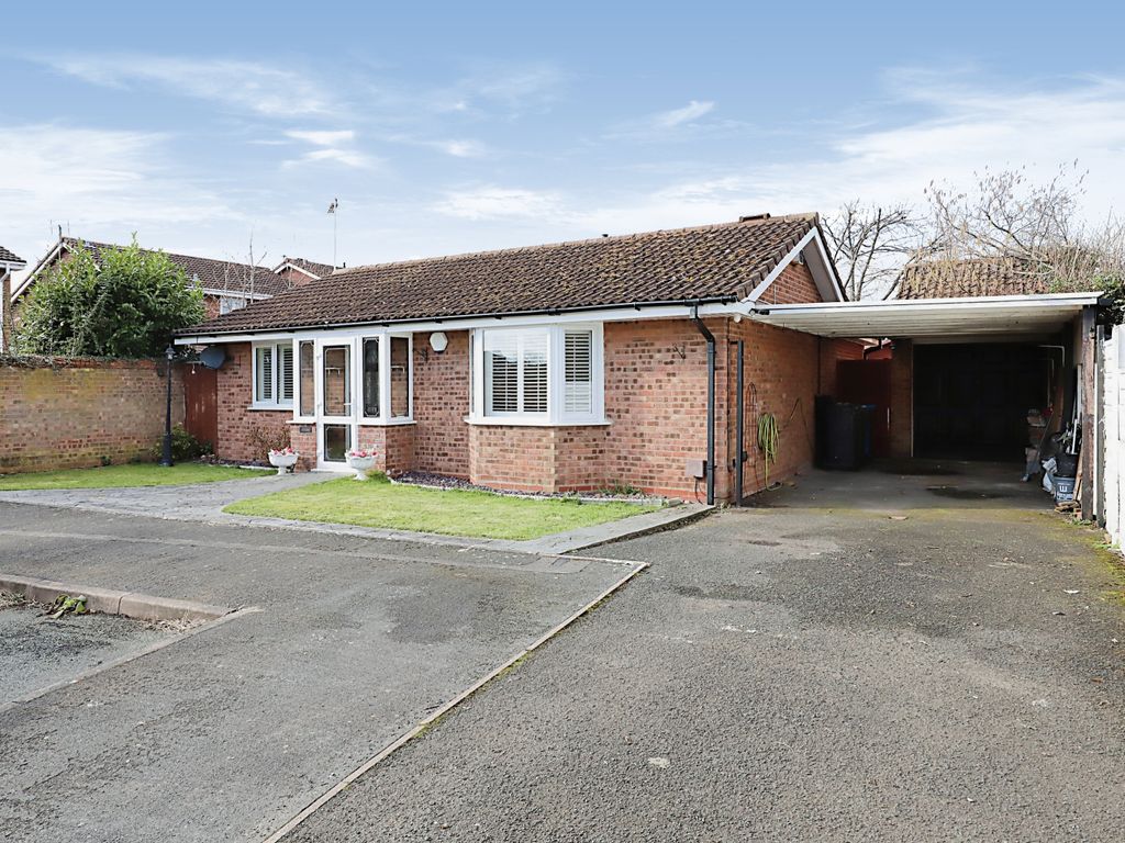 2 bed bungalow for sale in Bellflower Close, Featherstone