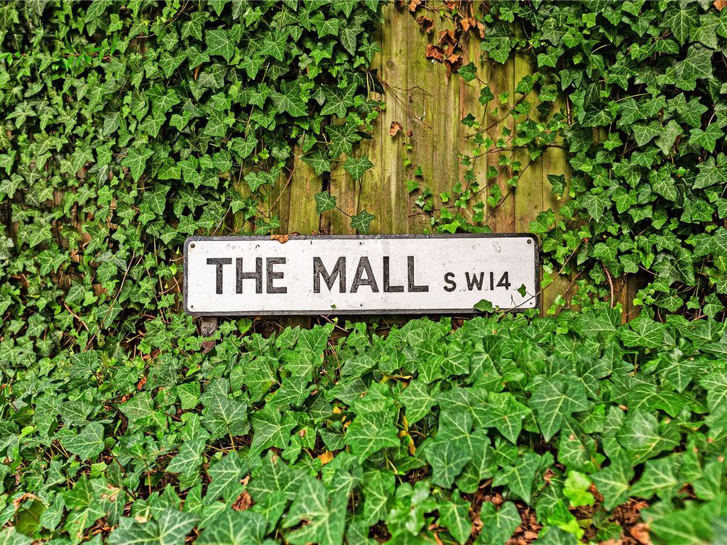 The Mall London SW14  