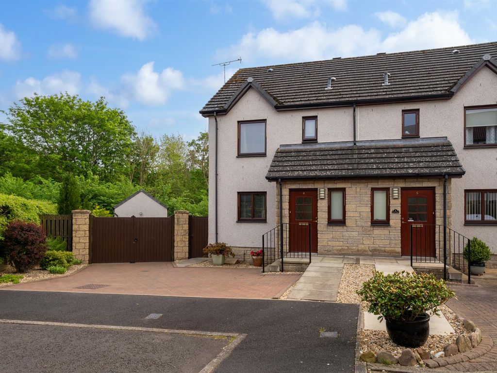 3 bed semidetached house for sale in 4 North Mews, Bennecourt Drive