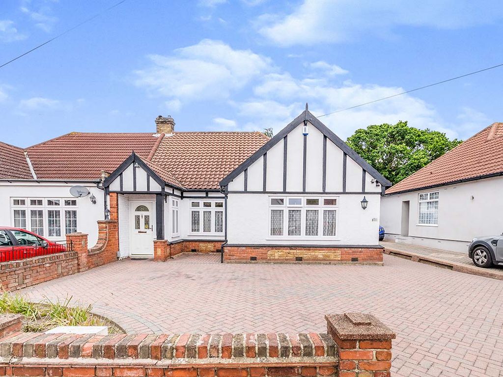 3 bed bungalow for sale in Basilon Road, Bexleyheath DA7 Zoopla