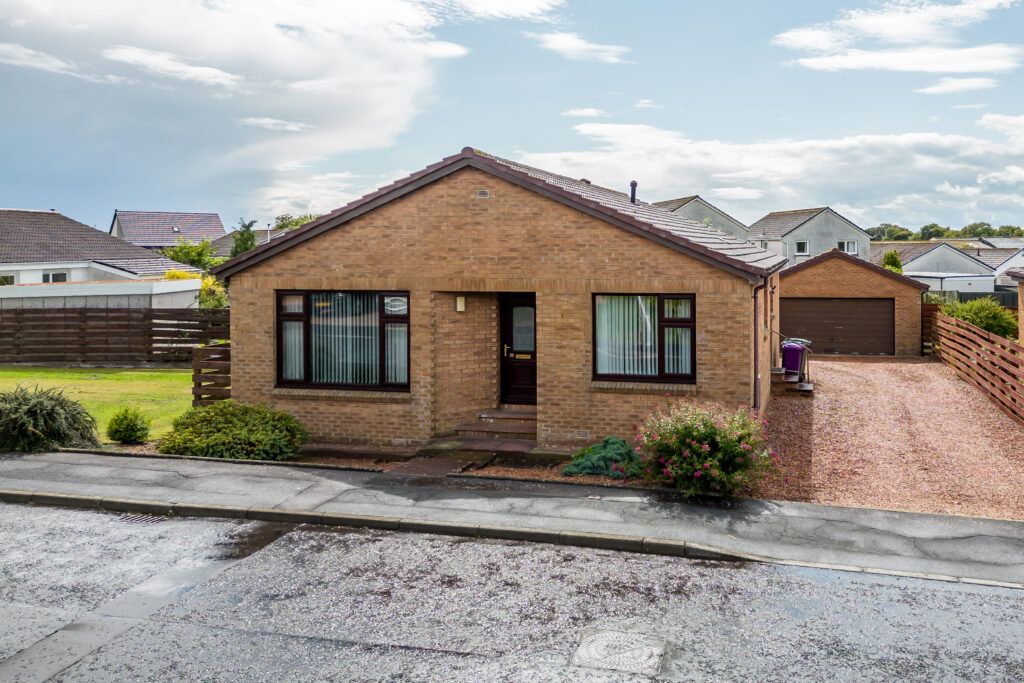 4 bed detached bungalow for sale in Rowan Avenue, Northmuir, Kirriemuir DD8 Zoopla