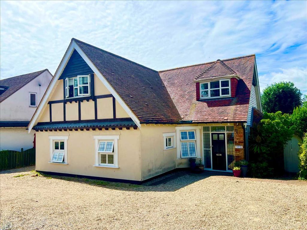5 bed property for sale in Hadleigh Road, LeighOnSea SS9, £925,000
