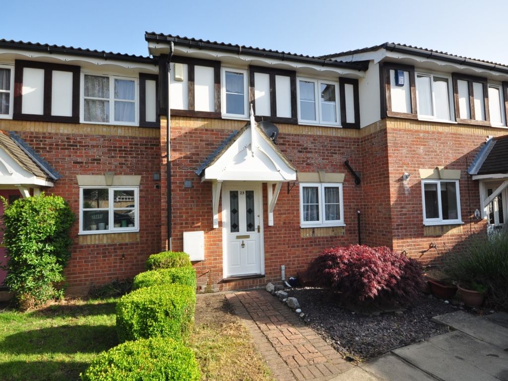 2 bed semidetached house to rent in Chelmsford Close, Belmont, Sutton