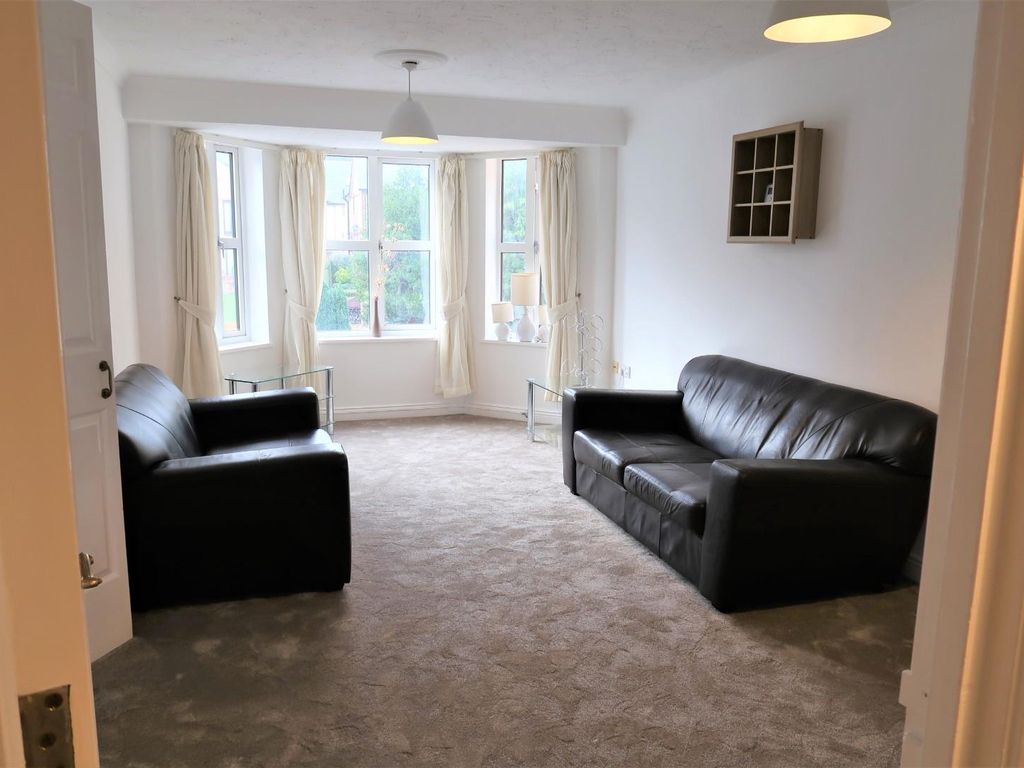 2 bed flat to rent in The Esplanade, Penarth CF64, £975 pcm Zoopla