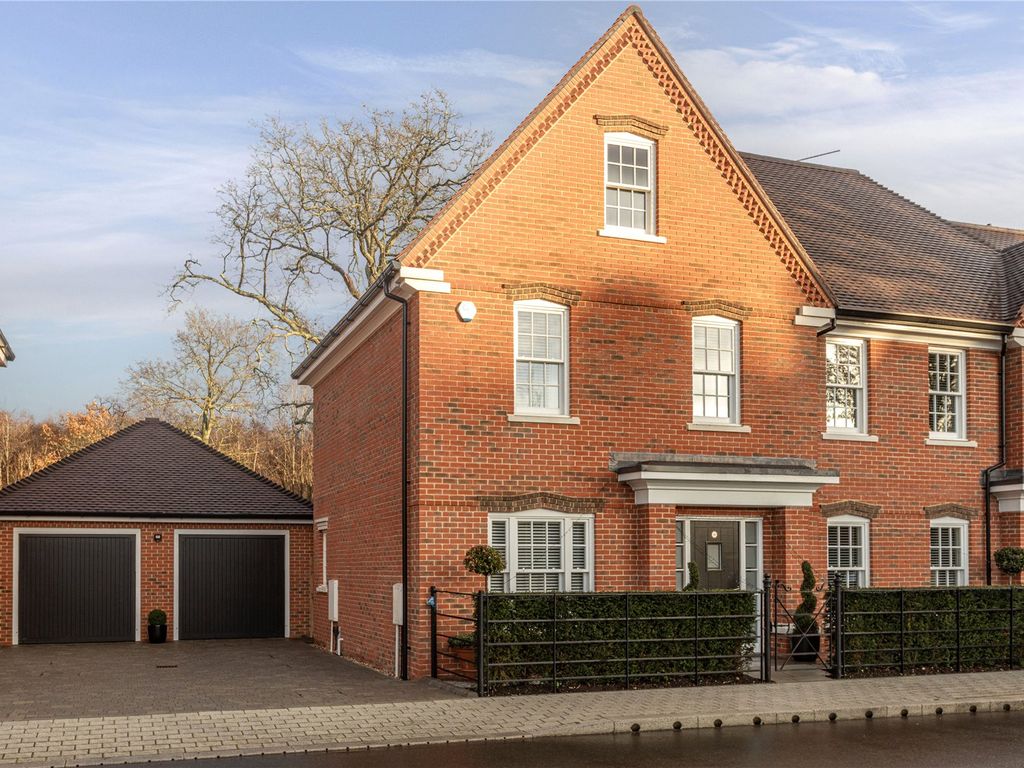 4 bed detached house for sale in West Byfleet, Surrey KT14, £1,325,000