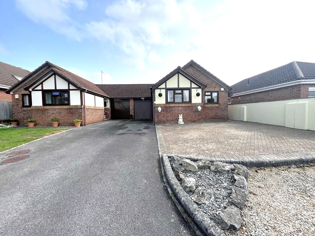 2 bed bungalow for sale in Darbys Close, Oakdale, Poole BH15, £369,950