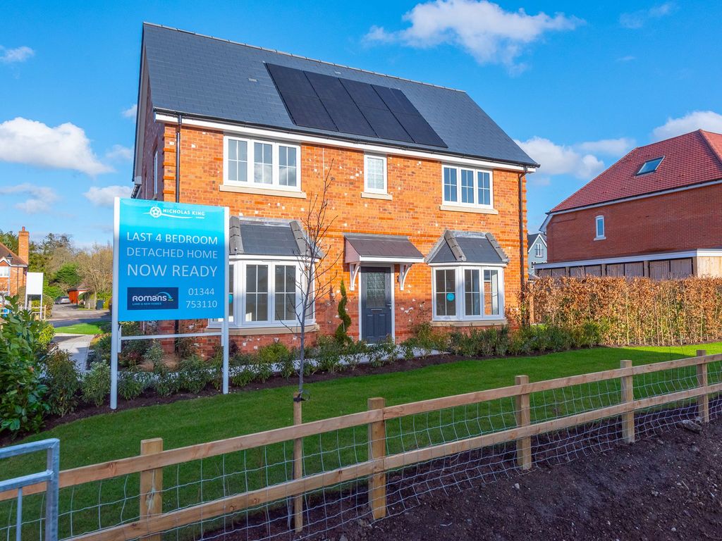 New home, 4 bed detached house for sale in Abbey Place, Warfield RG42