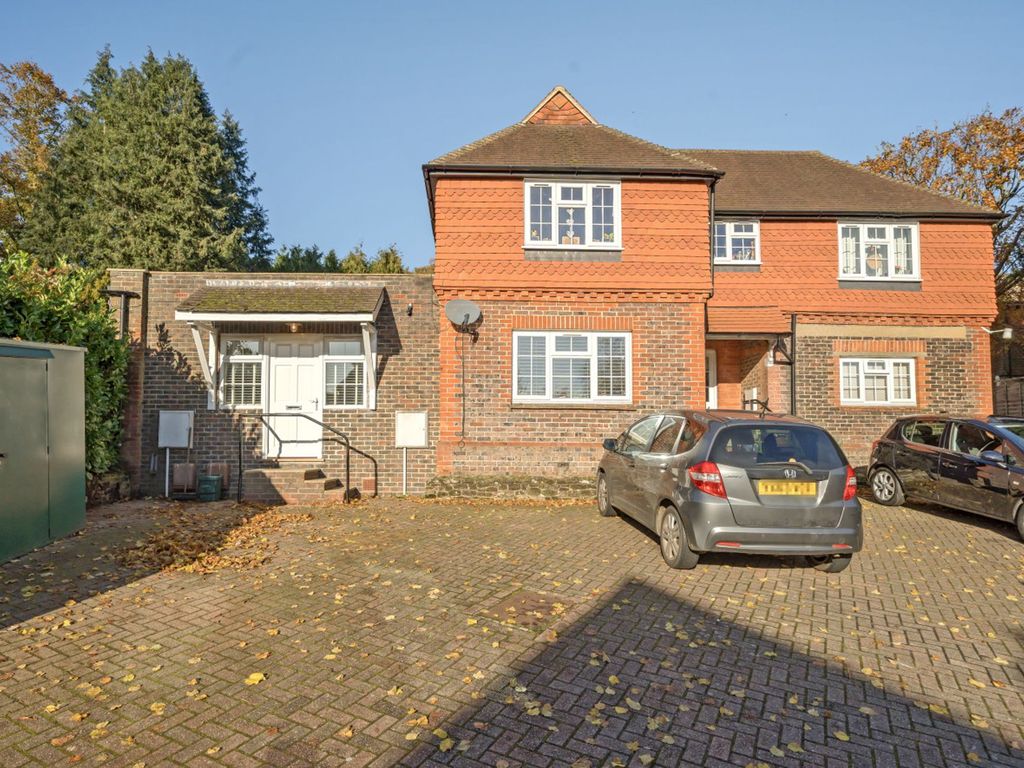 2 bed flat for sale in Liphook Road, Haslemere GU27, £275,000 Zoopla