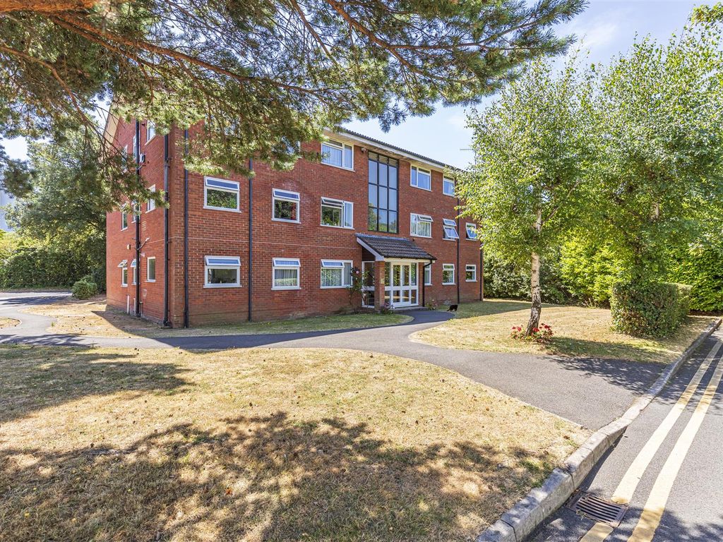 2 bed flat for sale in Dean Park Road, Bournemouth BH1 Zoopla