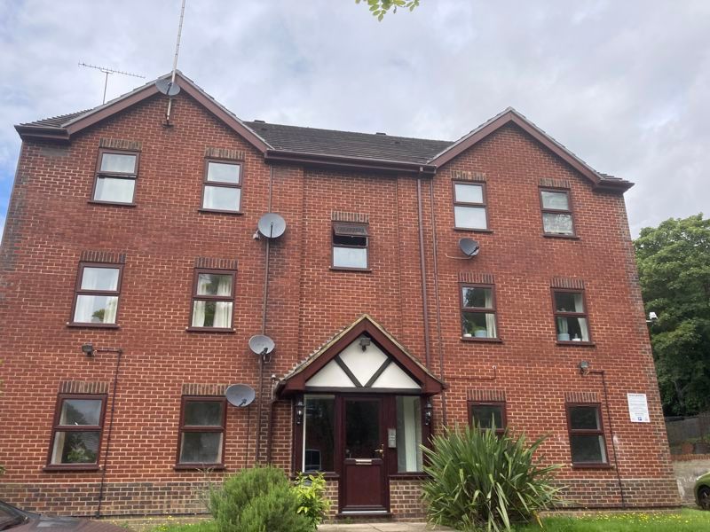 2 bed flat for sale in Pound Road, Aldershot GU12 Zoopla