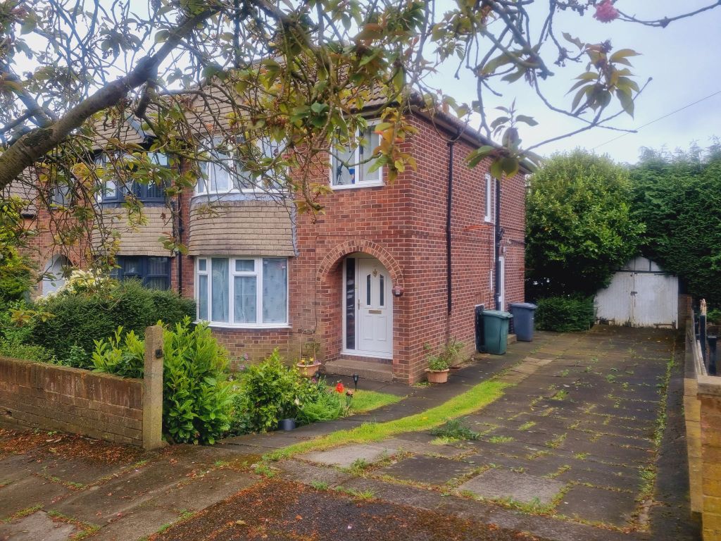 3 bed semidetached house for sale in Park Hill Drive, Bradford BD8, £