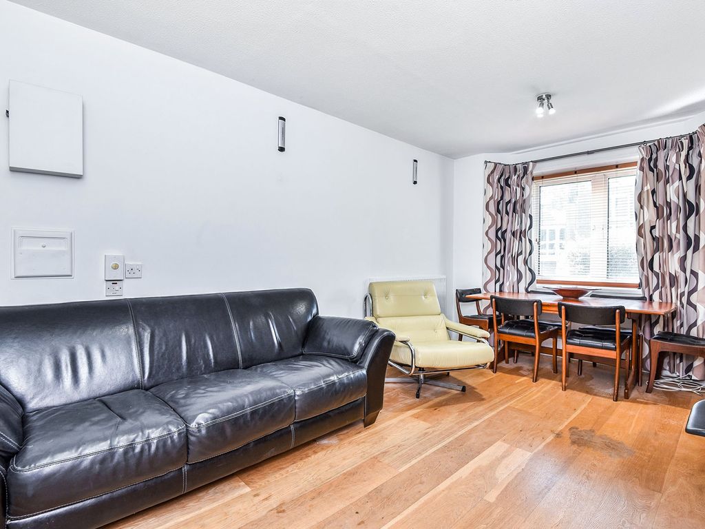 1 bed flat for sale in Bolton Road, London W4, £325,000 Zoopla