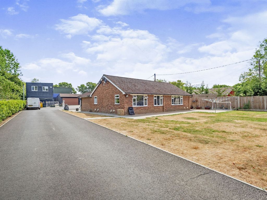 4 bed detached bungalow for sale in Perryland Lane, Smallfield, Horley