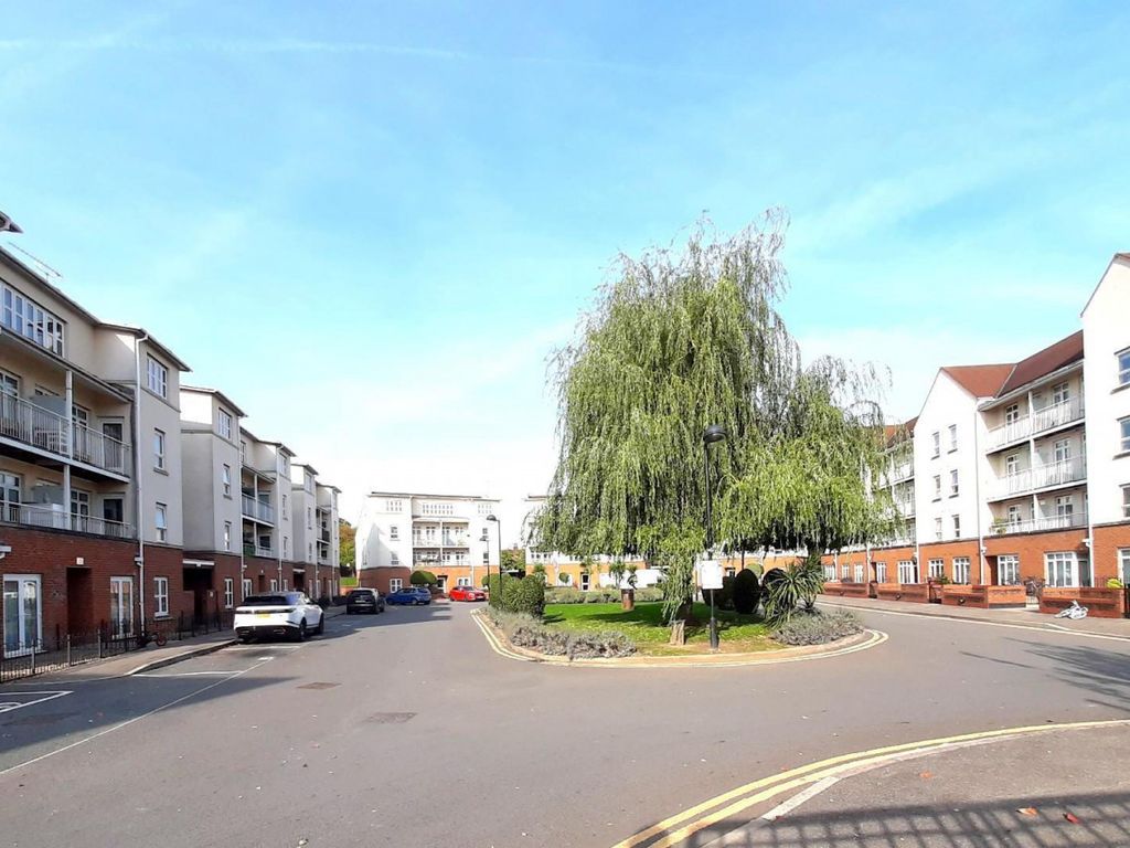 2 bed flat to rent in Homerton Court, Magdalene Gardens, Whetstone N20