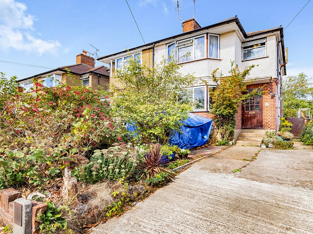 3 bed semidetached house for sale in Maxwell Close, Mill End