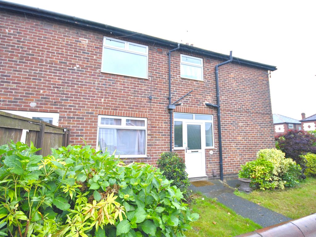3 bed semidetached house to rent in Glamis Road, Doncaster DN2, £825