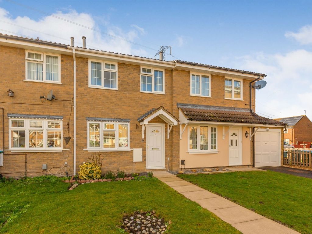 2 bed terraced house for sale in Primrose Drive, Aylesbury HP21 Zoopla