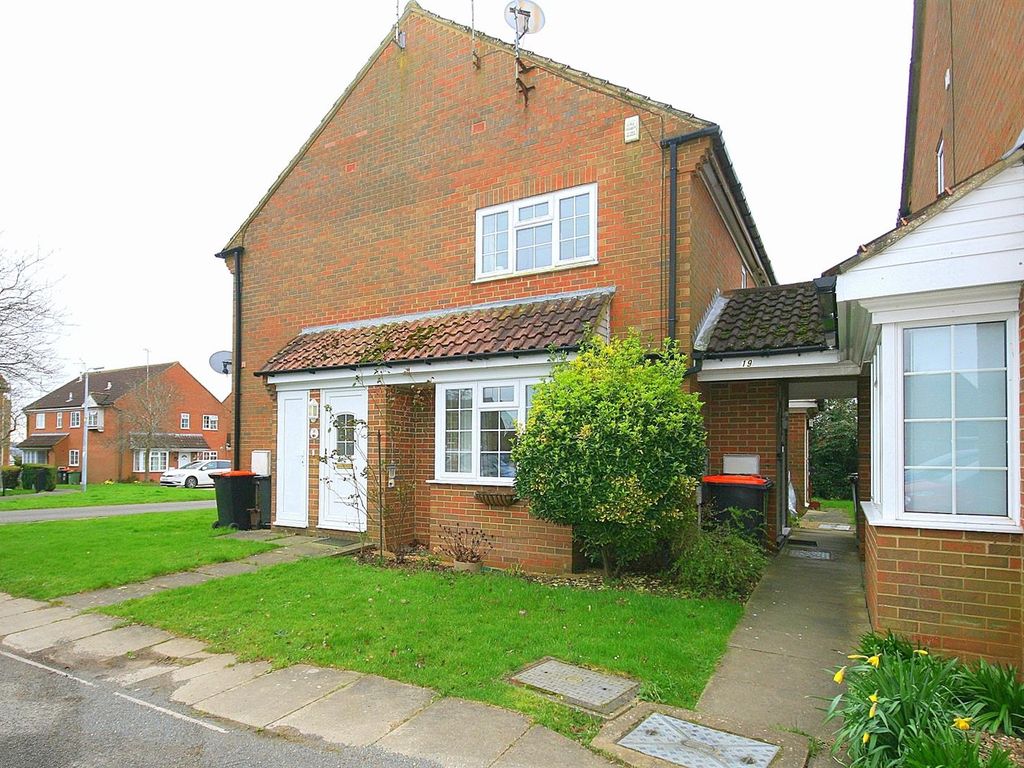 1 bed detached house for sale in Lochy Drive, Linslade, Bedfordshire