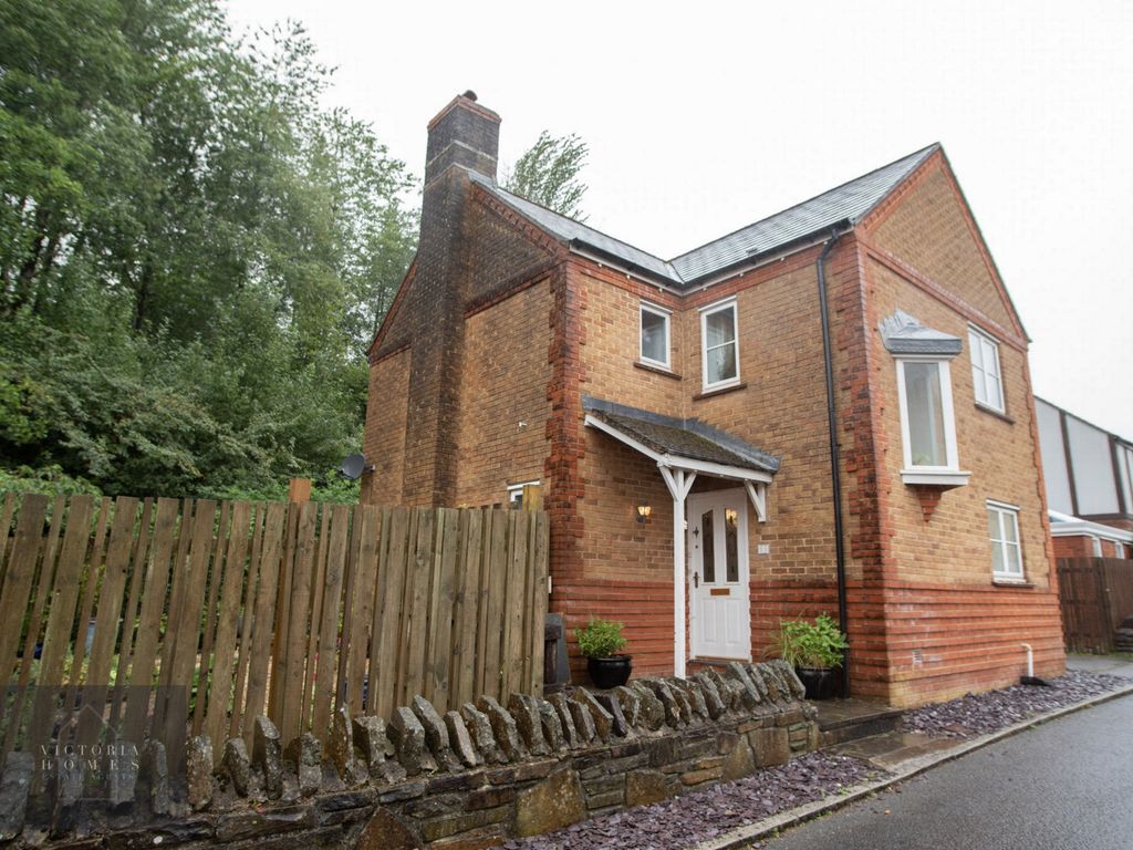 3 bed detached house for sale in Hafod Lane, Victoria NP23, £279,995