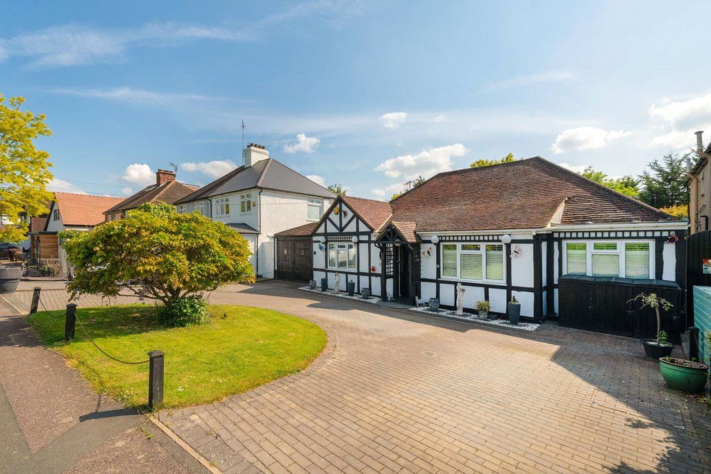 3 bed bungalow for sale in Hilfield Lane, Patchetts Green, Aldenham