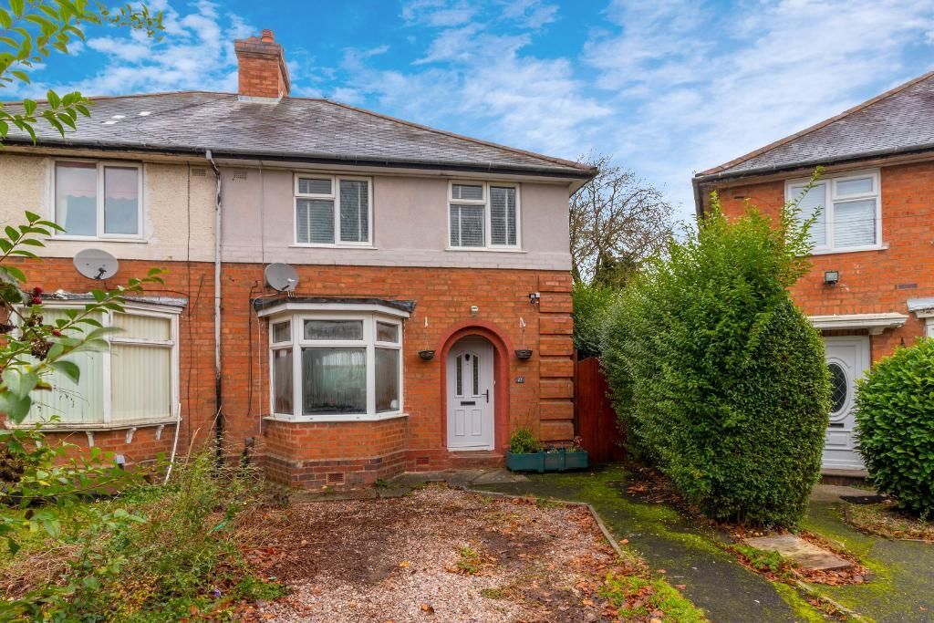 4 bed semidetached house to rent in Tinkers Farm Road, Northfield
