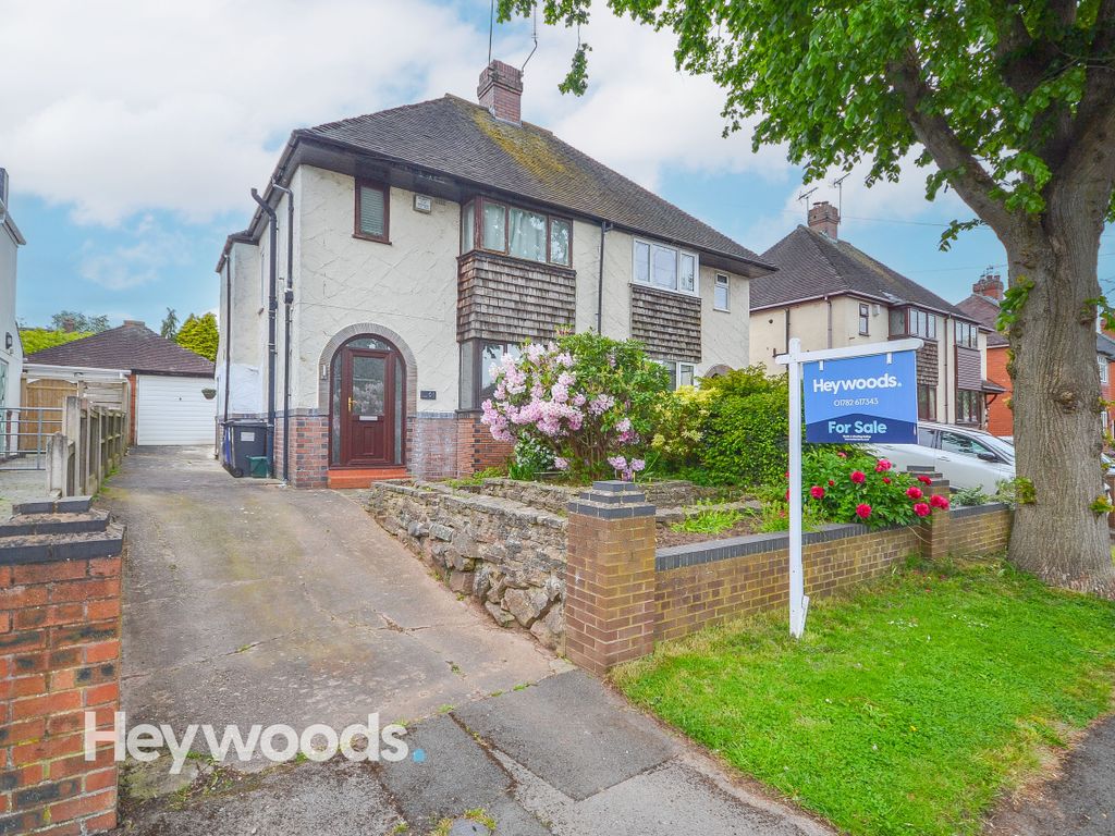 3 bed semidetached house for sale in Lincoln Avenue, Clayton