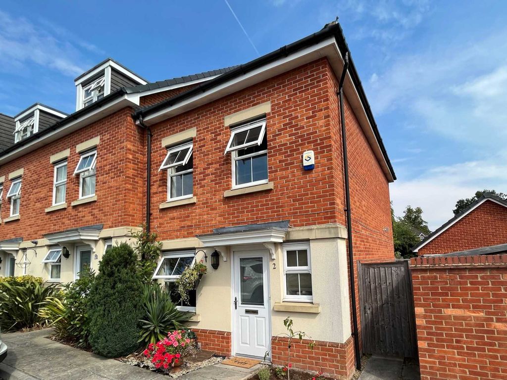 3 bed end terrace house for sale in Aphelion Way, Shinfield RG2 Zoopla
