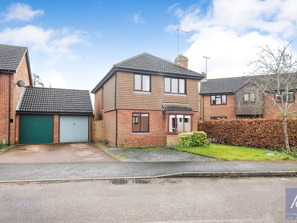 4 bed detached house for sale in Mill Lane, Brackley NN13, £465,000