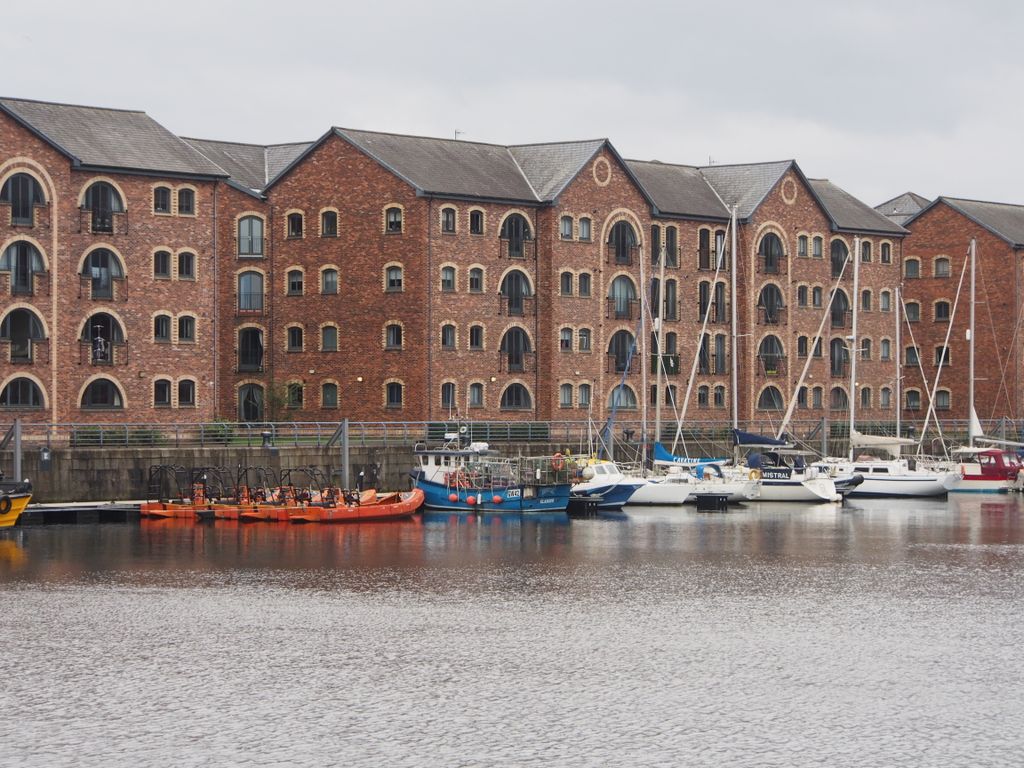 2 bed flat to rent in James Watt Way, Greenock PA15, £800 pcm Zoopla