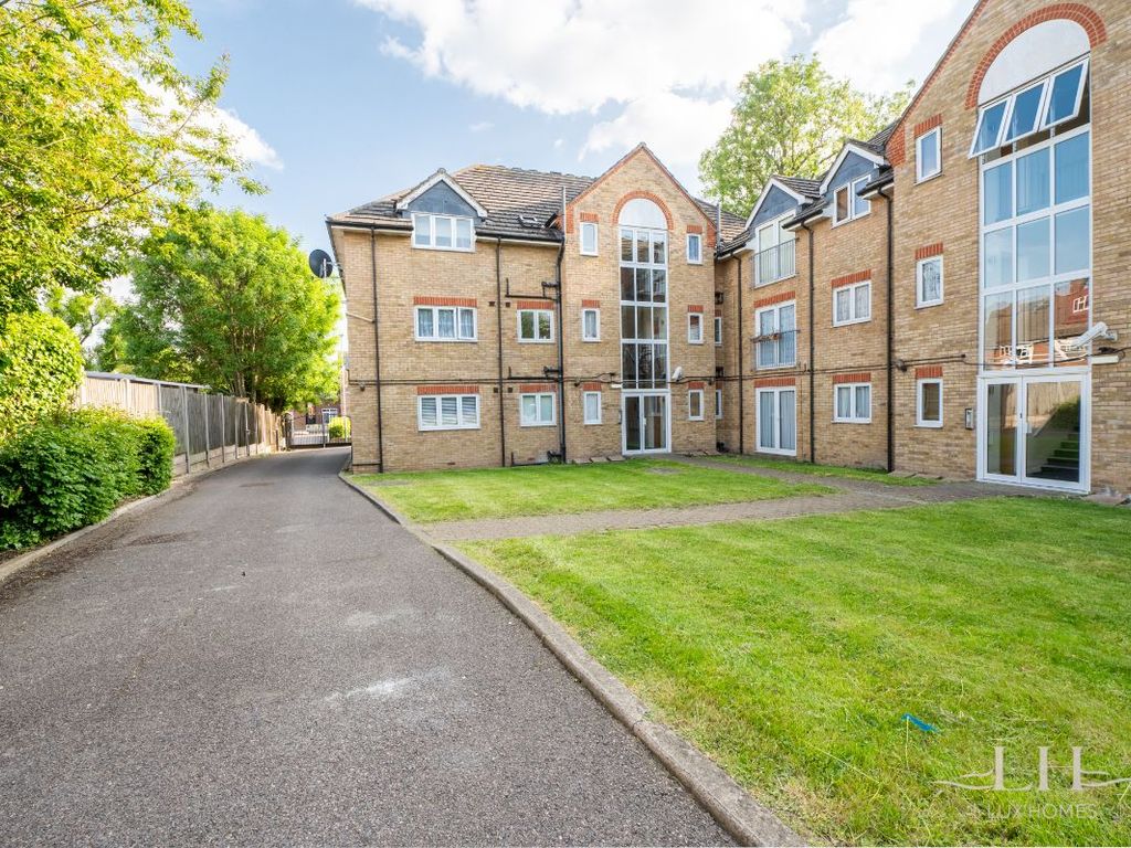 2 bed flat for sale in Hornchurch Road, Hornchurch RM11, £280,000 Zoopla