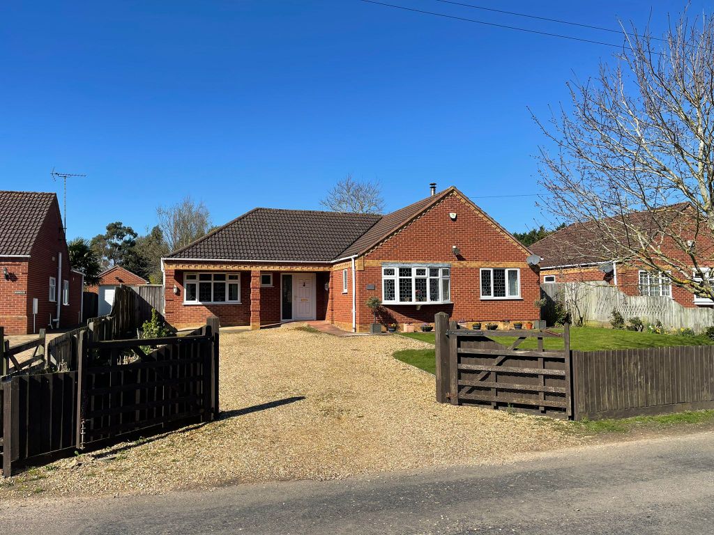 4 bed detached bungalow for sale in Chalk Road, Walpole St. Peter