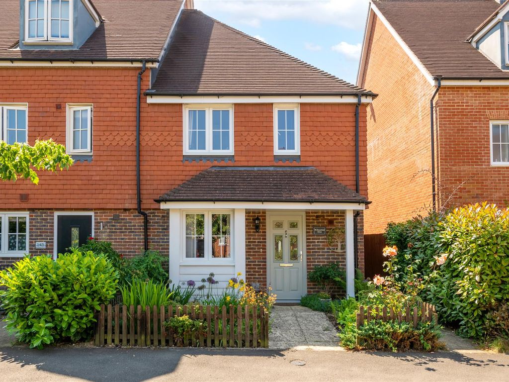 3 bed end terrace house for sale in Brookfield Drive, Horley RH6 Zoopla