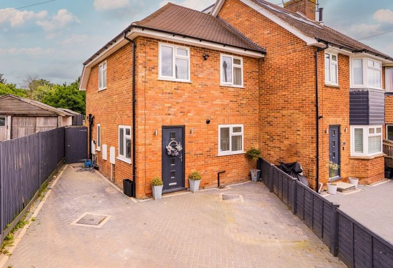 3 bed end terrace house for sale in Roman Way, Bourne End SL8, £499,950